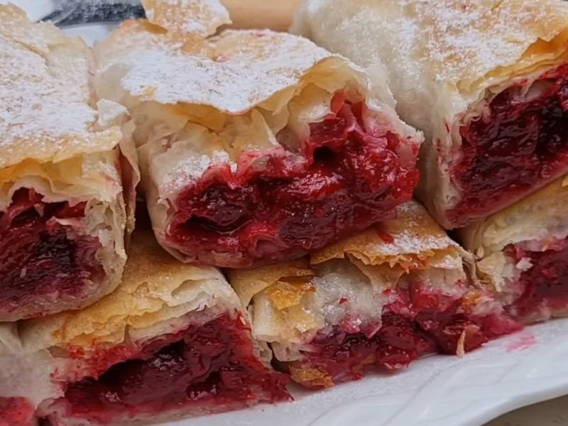 Prikaz domaće Pita sa višnjama