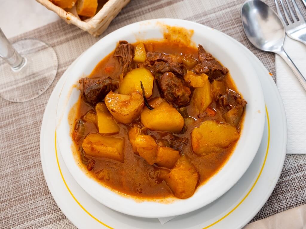 Gulaš sa krompirom