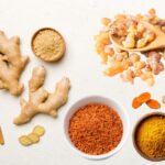 kurkuma, đumbir, tamjan i ljuta paprika na slici